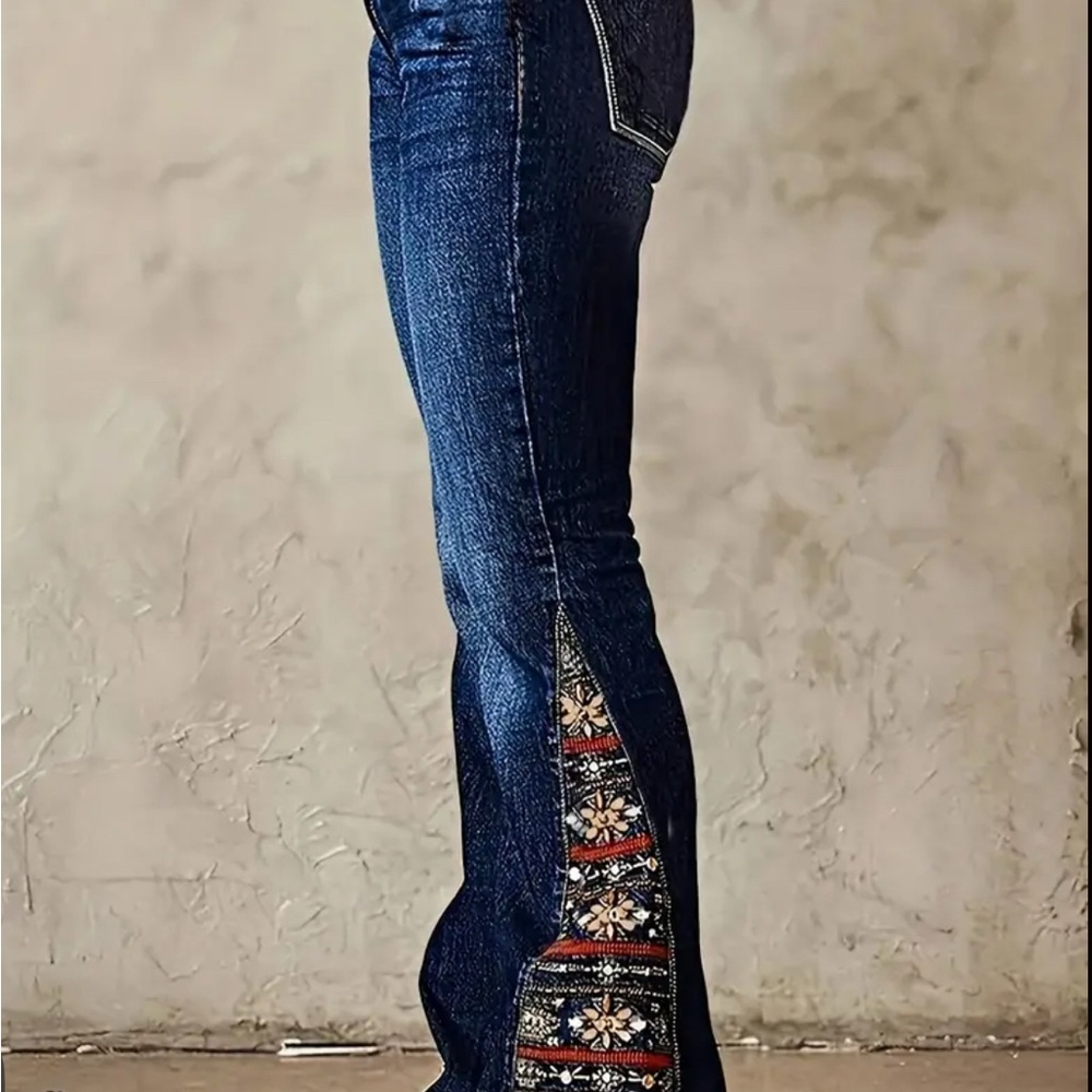 Embroidered Blue Jeans size large - Picture 2 of 6